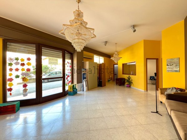 locale commerciale in affitto a Partinico
