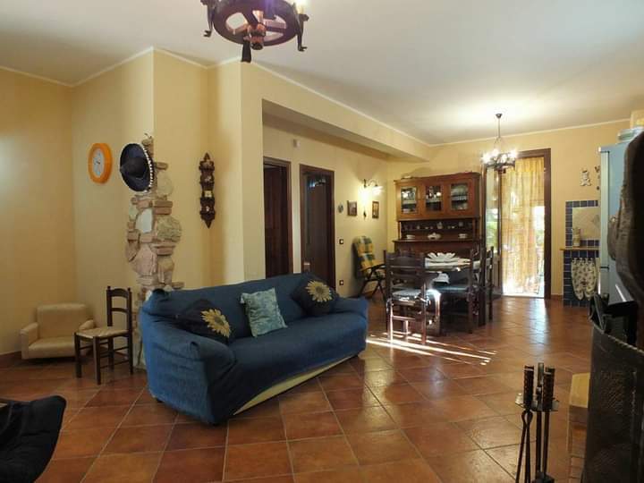casa indipendente in affitto a Partinico