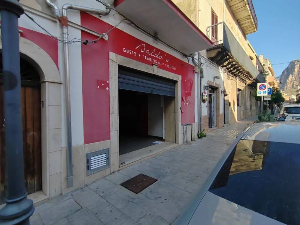 negozio in affitto a Partinico