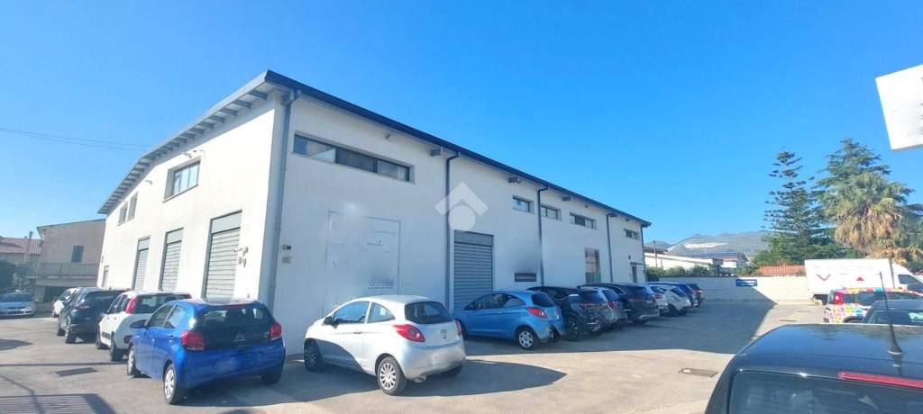 negozio in affitto a Partinico