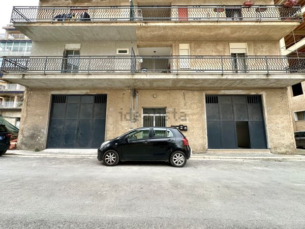 locale commerciale in affitto a Partinico