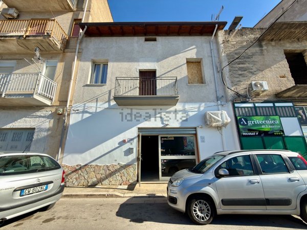 locale commerciale in affitto a Partinico