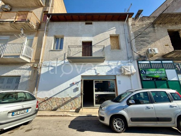 negozio in affitto a Partinico
