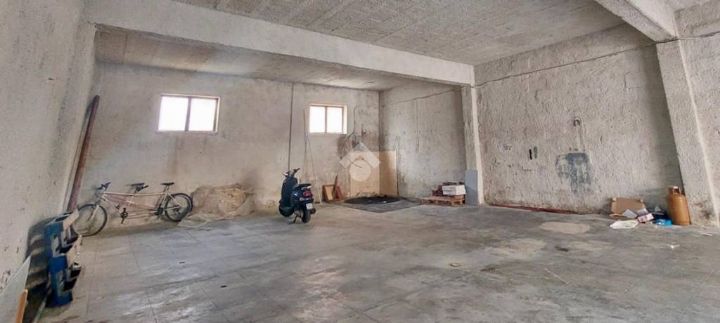 negozio in affitto a Partinico