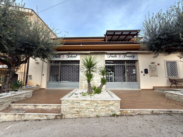 locale commerciale in affitto a Partinico
