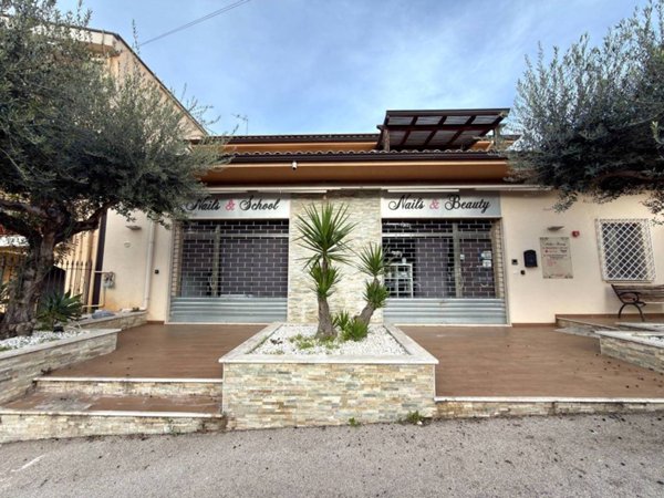 negozio in affitto a Partinico