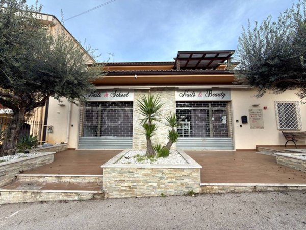 negozio in affitto a Partinico