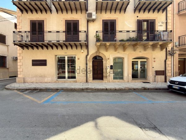 locale commerciale in affitto a Partinico