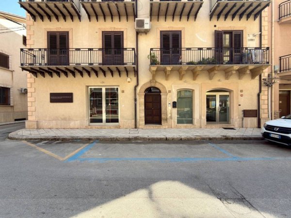 negozio in affitto a Partinico