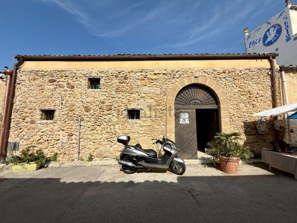 locale commerciale in affitto a Partinico in zona Parrini
