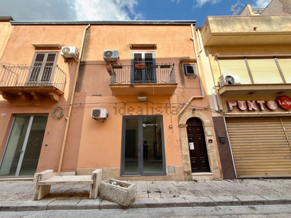 locale commerciale in affitto a Partinico