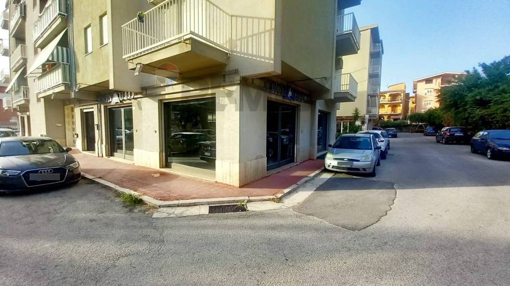 locale commerciale in affitto a Partinico