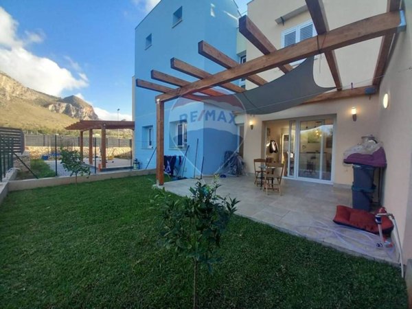 casa indipendente in affitto a Terrasini in zona Cala Rossa