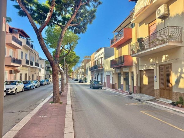 negozio in affitto a Terrasini