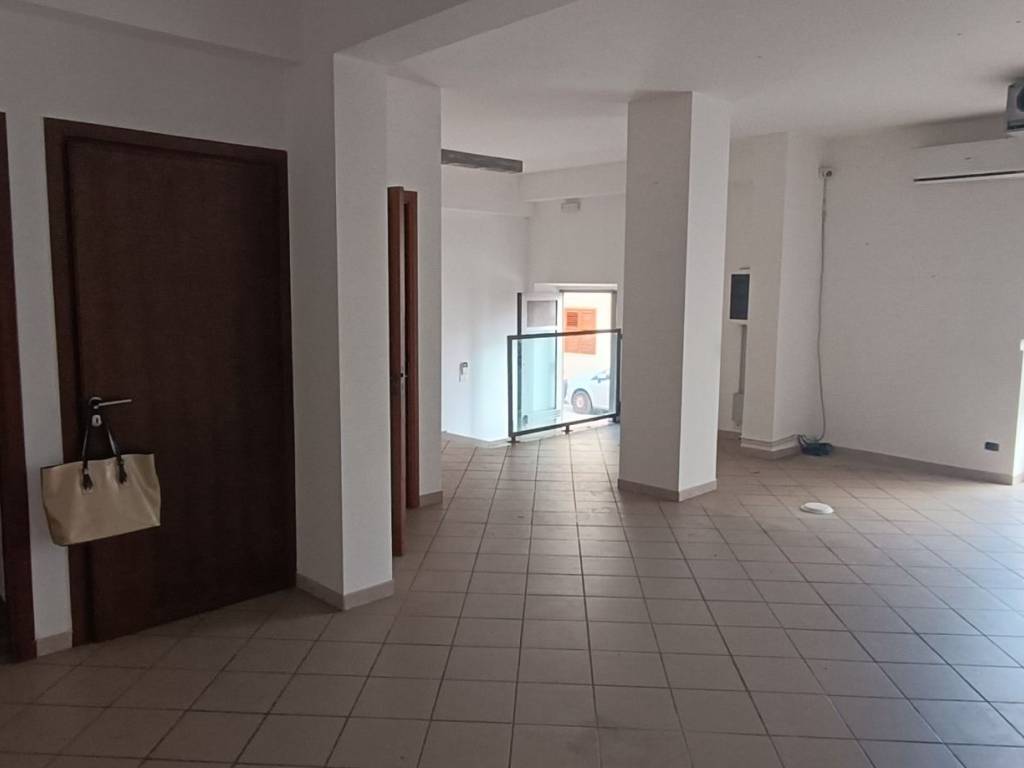 negozio in affitto a Terrasini