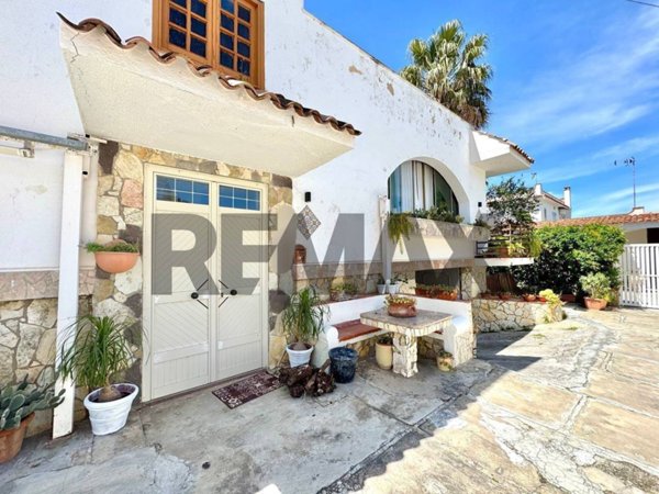 appartamento in affitto a Terrasini in zona Cala Rossa