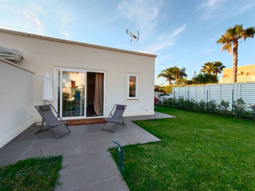 casa indipendente in affitto a Terrasini in zona Cala Rossa