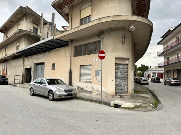 negozio in affitto a Barcellona Pozzo di Gotto