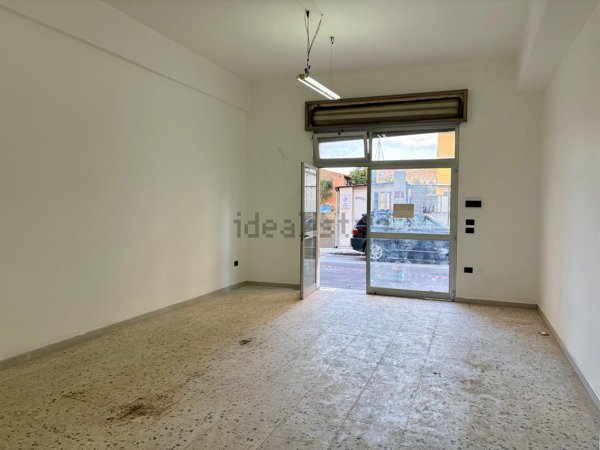 locale commerciale in affitto a Barcellona Pozzo di Gotto