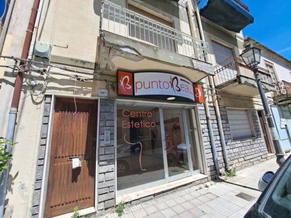 locale commerciale in affitto a Barcellona Pozzo di Gotto