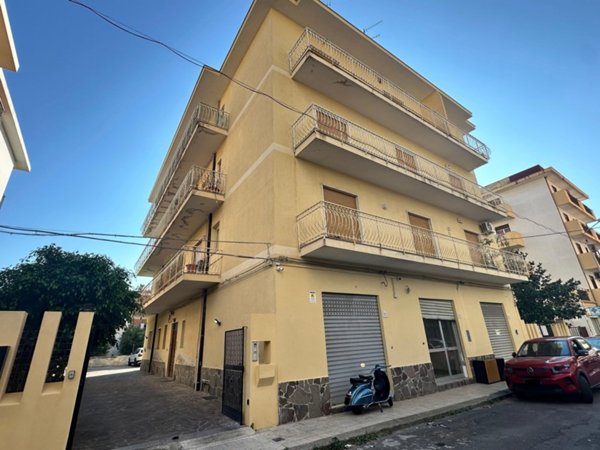 negozio in affitto a Barcellona Pozzo di Gotto in zona Centro Città