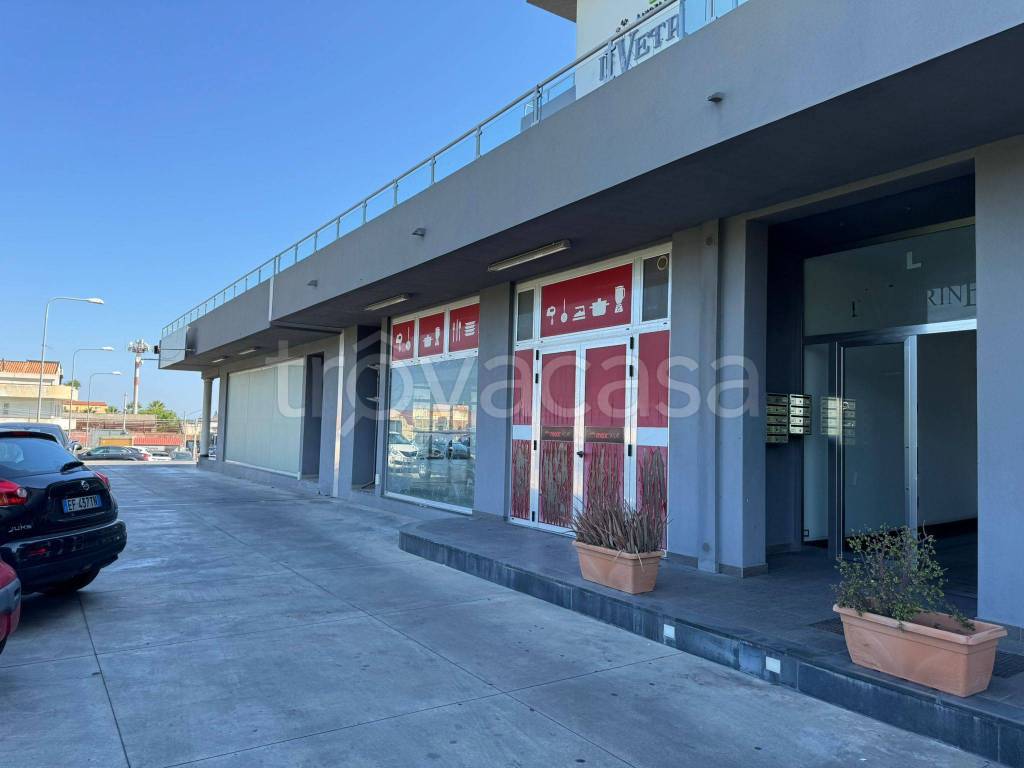 negozio in affitto a Barcellona Pozzo di Gotto in zona Centro Città