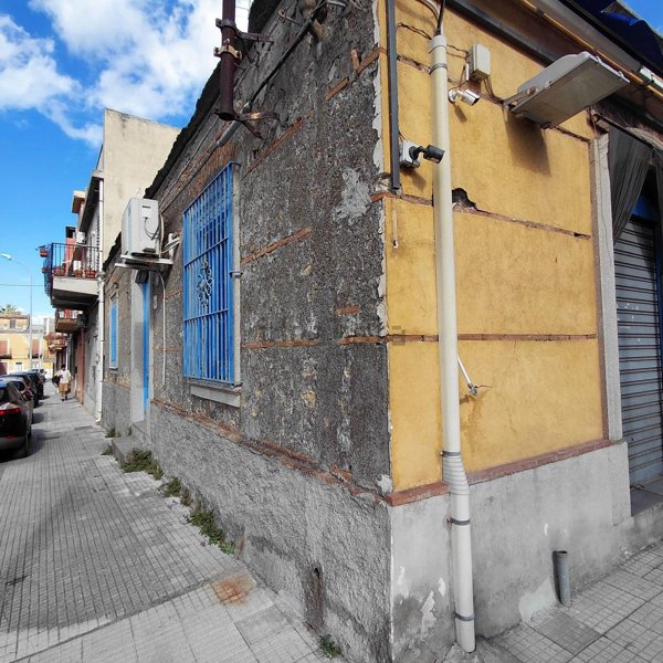 locale commerciale in affitto a Barcellona Pozzo di Gotto in zona Centro Città