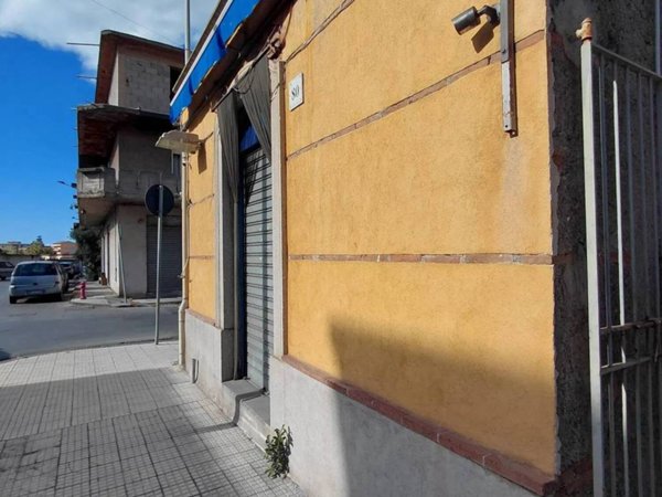 locale commerciale in affitto a Barcellona Pozzo di Gotto in zona Centro Città