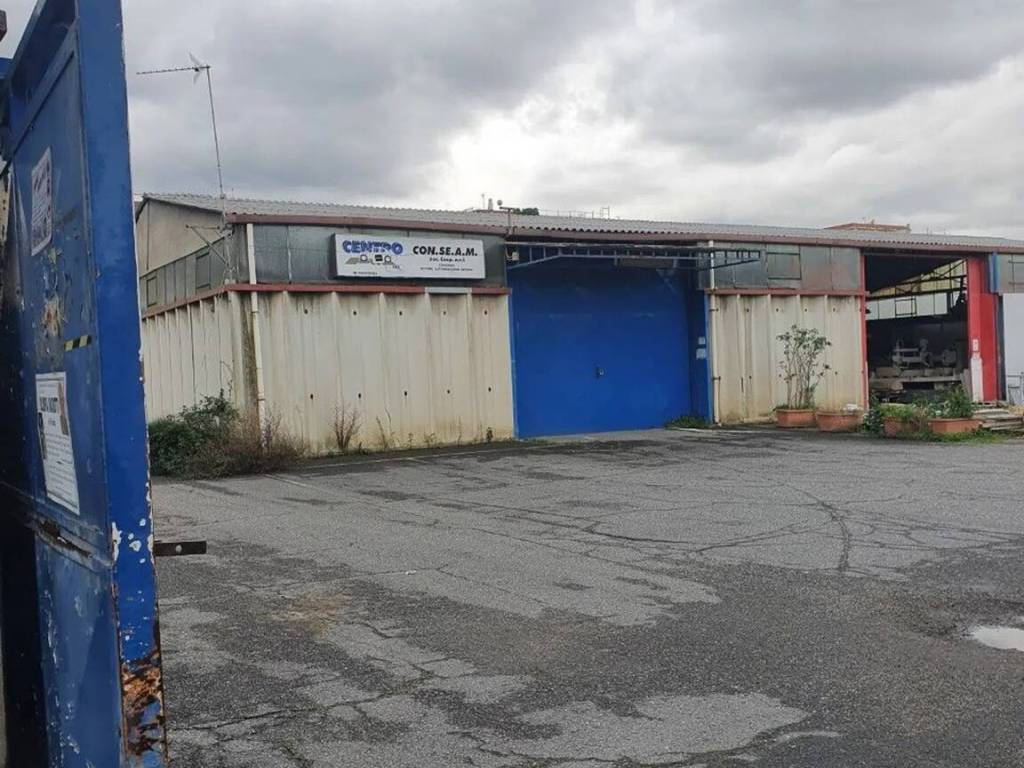 locale commerciale in affitto a Barcellona Pozzo di Gotto