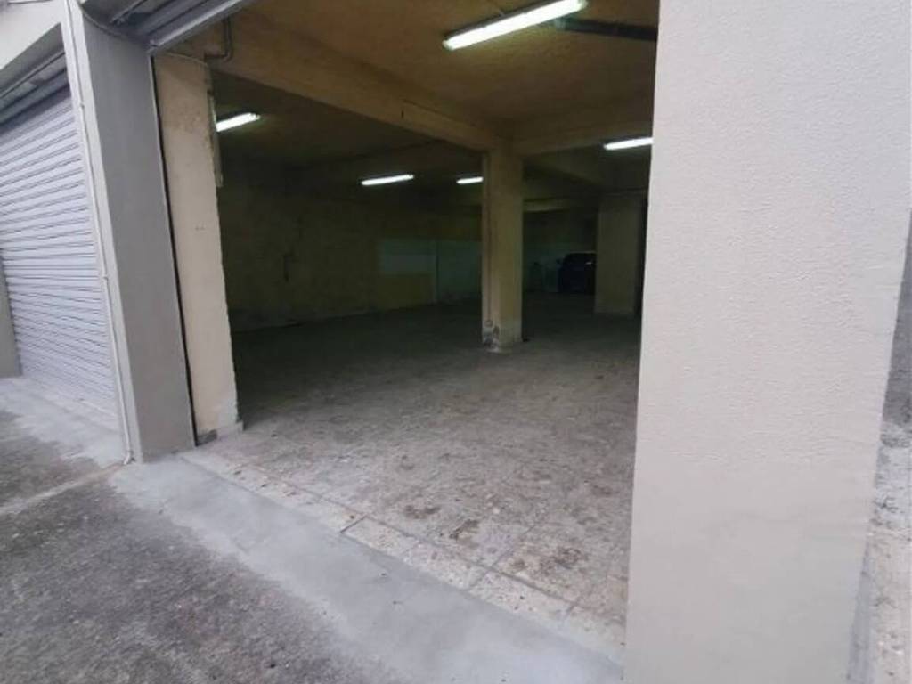 locale commerciale in affitto a Barcellona Pozzo di Gotto