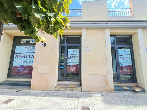 locale commerciale in affitto a Barcellona Pozzo di Gotto