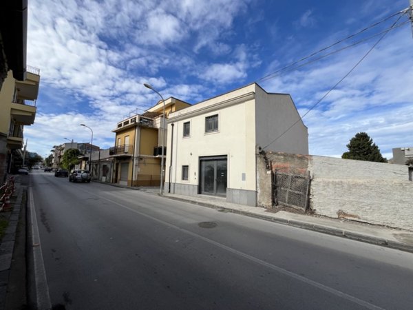 negozio in affitto a Barcellona Pozzo di Gotto in zona Oreto