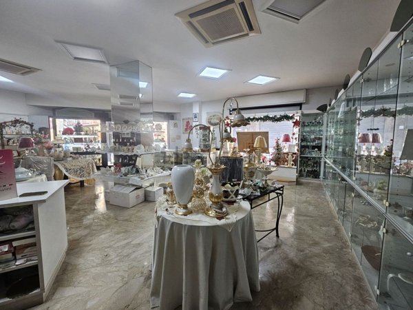 locale commerciale in affitto a Barcellona Pozzo di Gotto