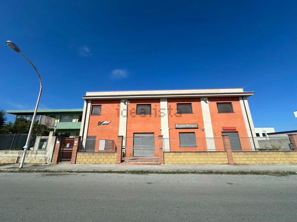 locale commerciale in affitto a Barcellona Pozzo di Gotto