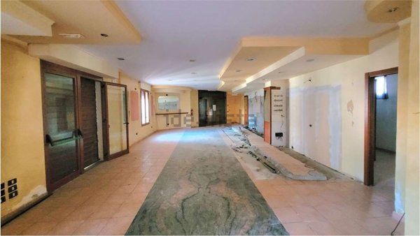 locale commerciale in affitto a Barcellona Pozzo di Gotto