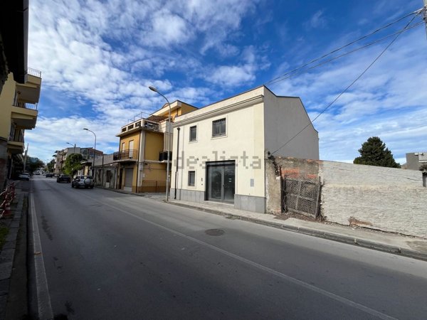 locale commerciale in affitto a Barcellona Pozzo di Gotto in zona Oreto