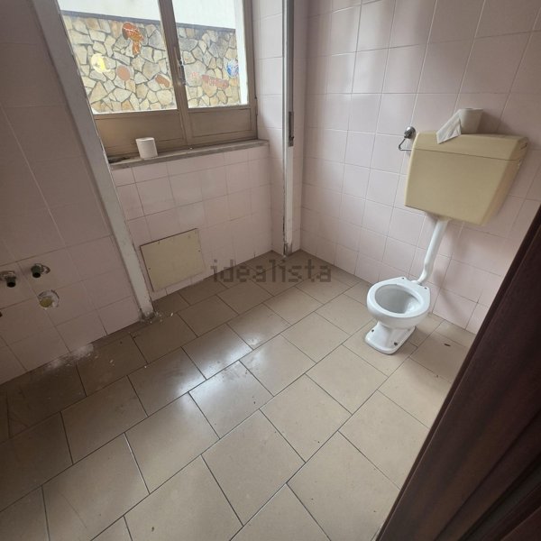 locale commerciale in affitto a Barcellona Pozzo di Gotto