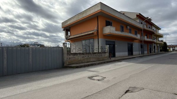 locale commerciale in affitto a Barcellona Pozzo di Gotto