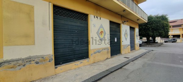 locale commerciale in affitto a Barcellona Pozzo di Gotto