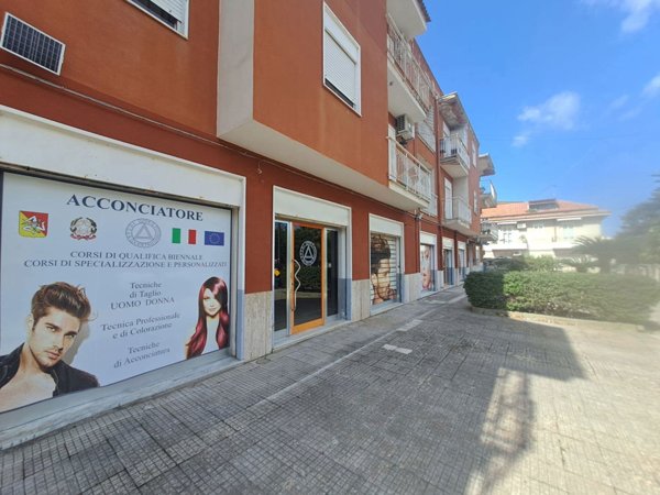 locale commerciale in affitto a Barcellona Pozzo di Gotto