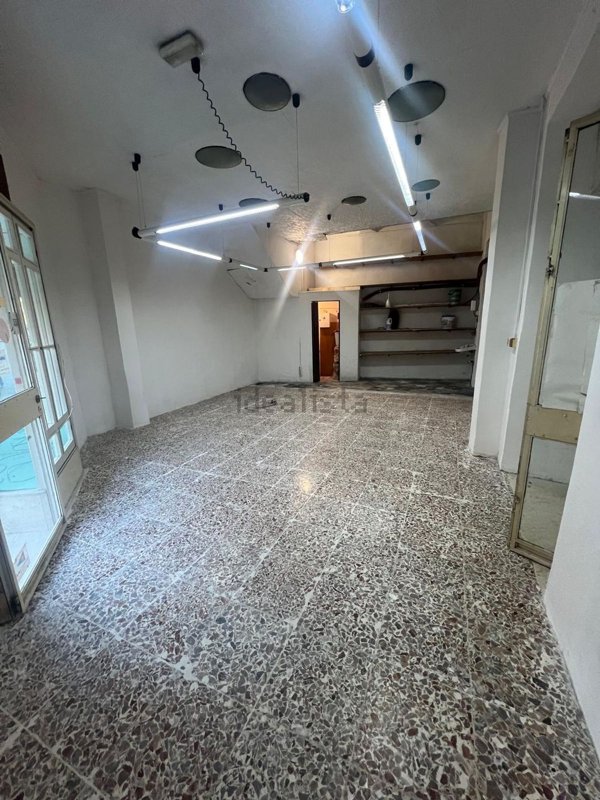 locale commerciale in affitto a Barcellona Pozzo di Gotto in zona Centro Città