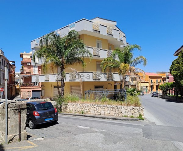 locale commerciale in affitto a Barcellona Pozzo di Gotto in zona Centro Città