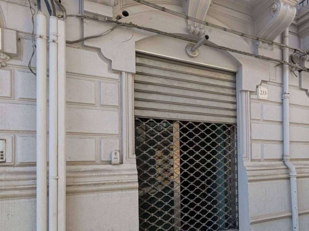 locale commerciale in affitto a Barcellona Pozzo di Gotto in zona Centro Città