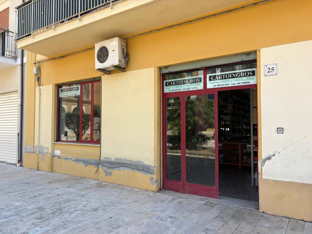 negozio in affitto a Barcellona Pozzo di Gotto in zona Centro Città