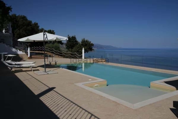 appartamento in affitto a Caronia