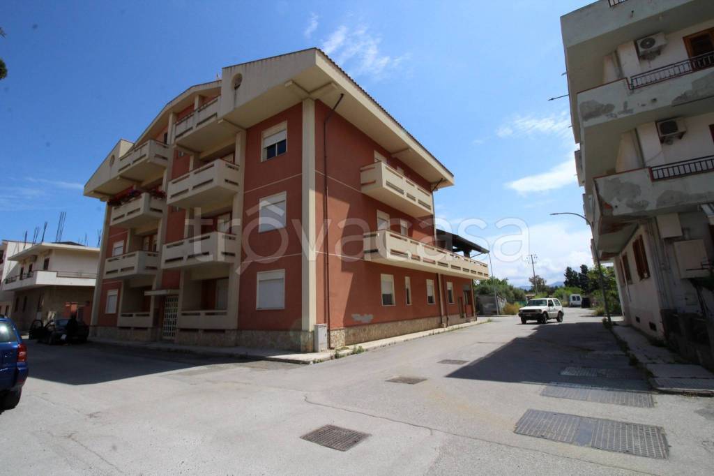 appartamento in affitto a Falcone