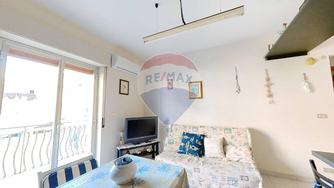 appartamento in affitto a Giardini-Naxos