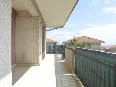 appartamento in affitto a Giardini-Naxos