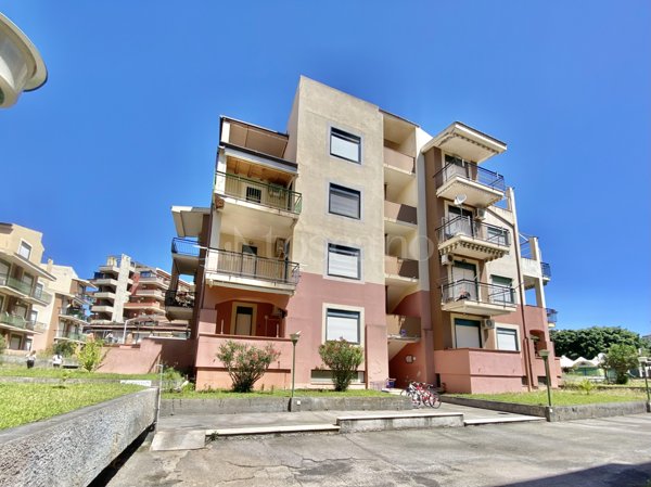 appartamento in affitto a Giardini-Naxos
