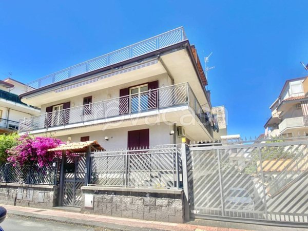 appartamento in affitto a Giardini-Naxos